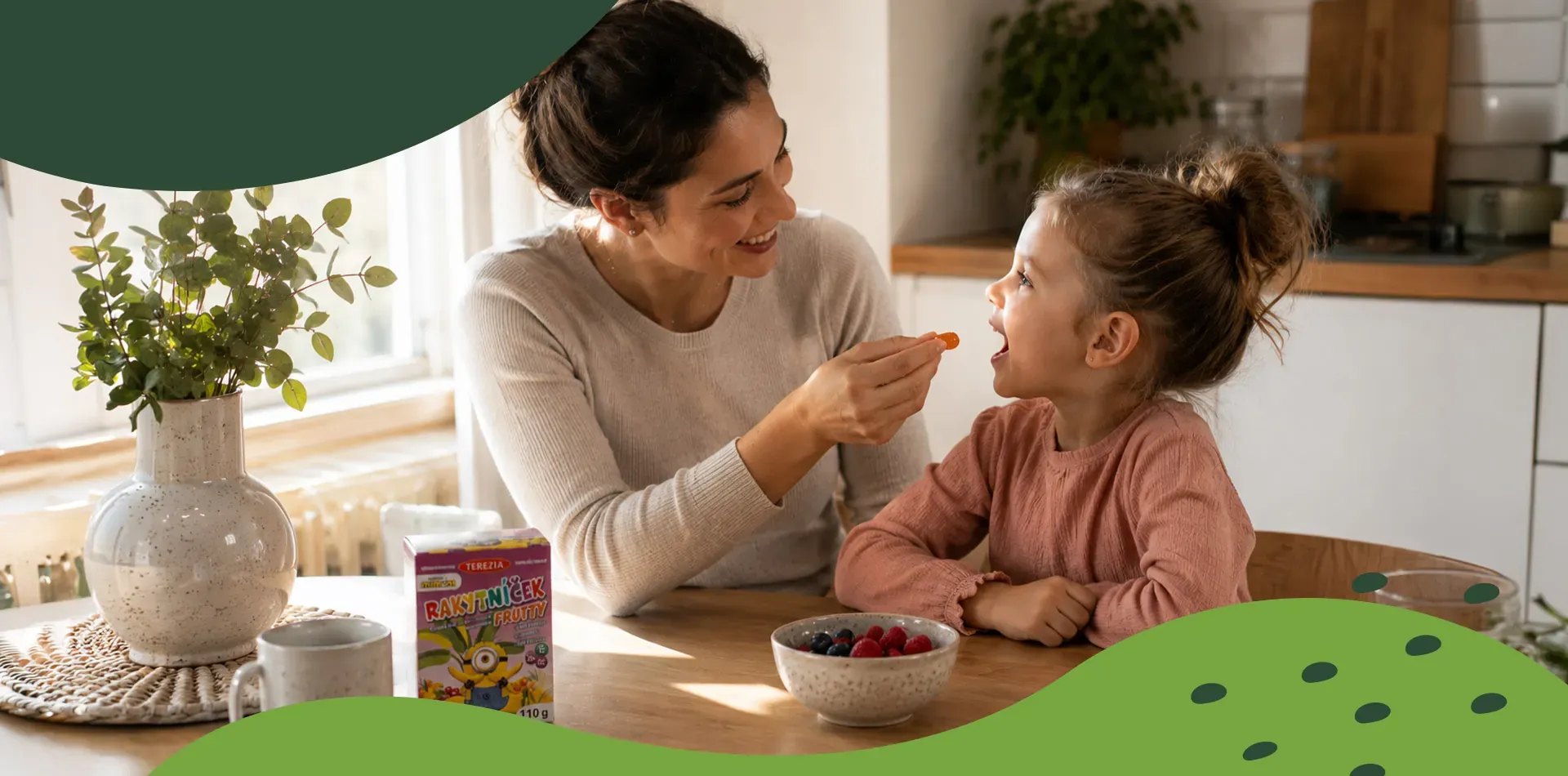 Mama s dcérou pri zdravých raňajkách, vizuál pre Naturfyt